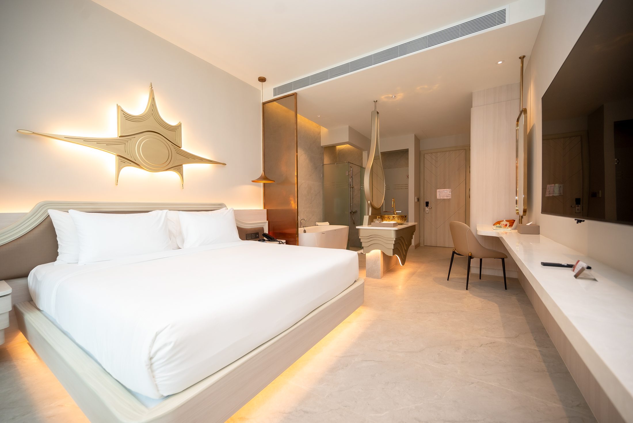 Deluxe Pool Access Room